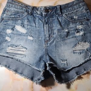 Distressed denim ripped jean shorts